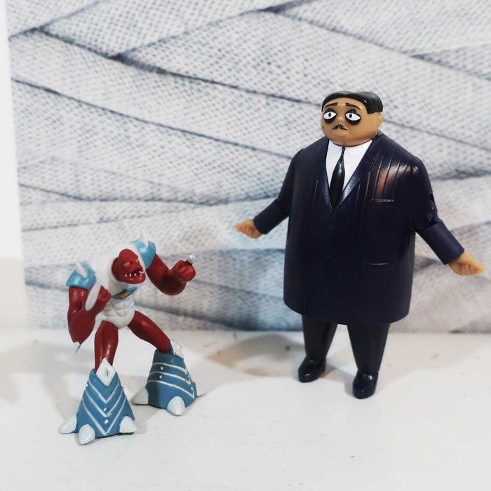 Conjunto Carros Miniatura + Brinquedos Personagens