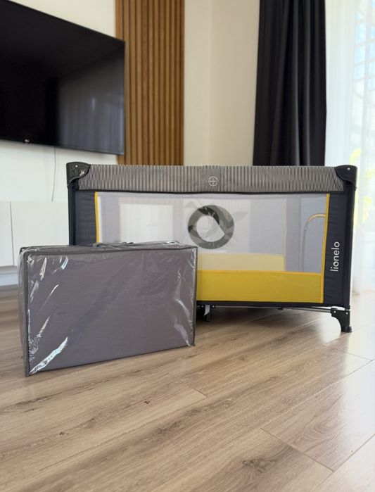Łóżeczko turystyczne Lionelo + materac – komplet