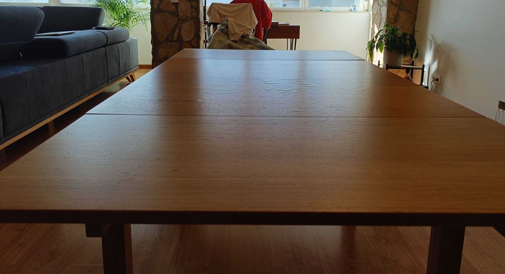 Mesa de jantar de madeira com 4 ou 6 lugares