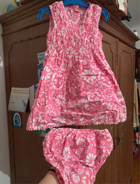 Lote de vestidos e tapa fraldas (ver todas as fotos)