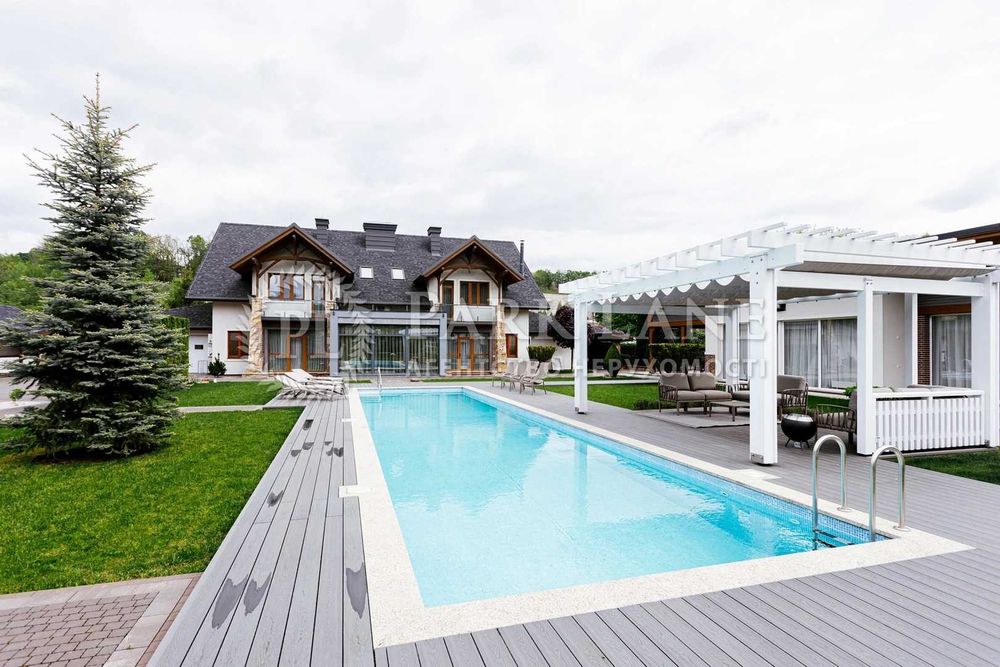 Продаж якісного будинку з просторою територією в Лісниках