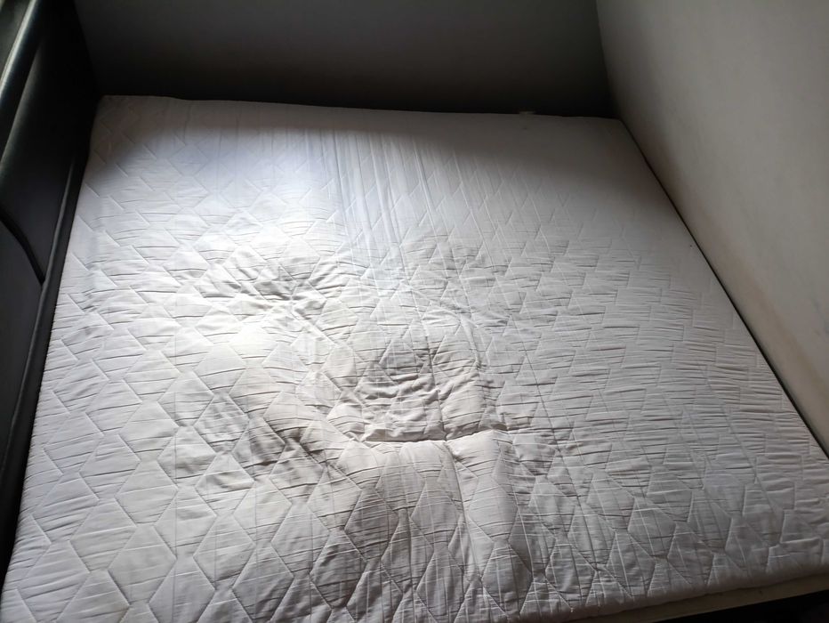 Łóżko kontynentalne 200x220 ze stelażem i materacem