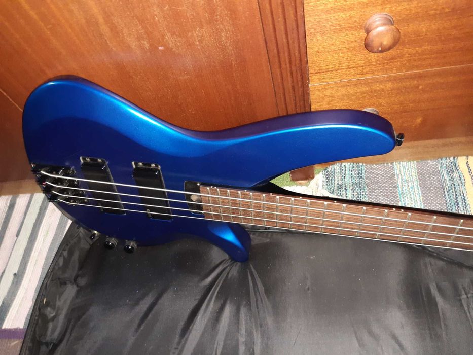 Guitarra baixo Yamaha RBX 774