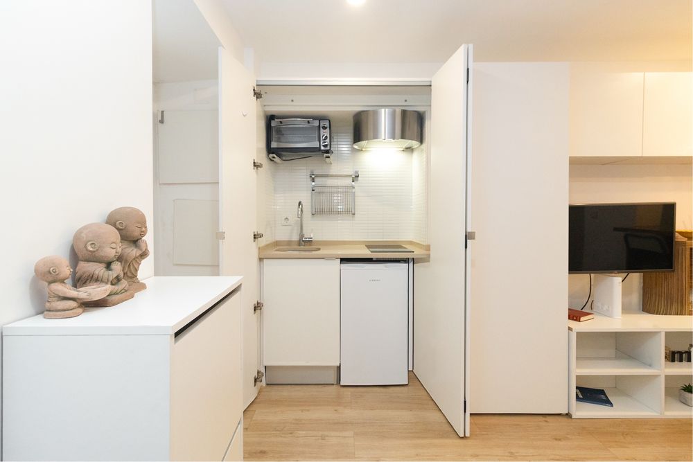 Estúdio T0 remodelado com entrada independente — Misericórdia, Lisboa