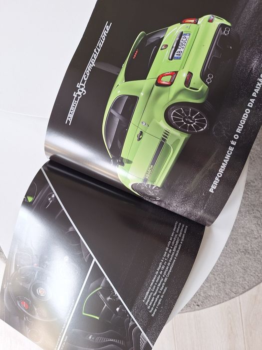 Catálogos originais Alfa Romeu 4C e Abarth 595
