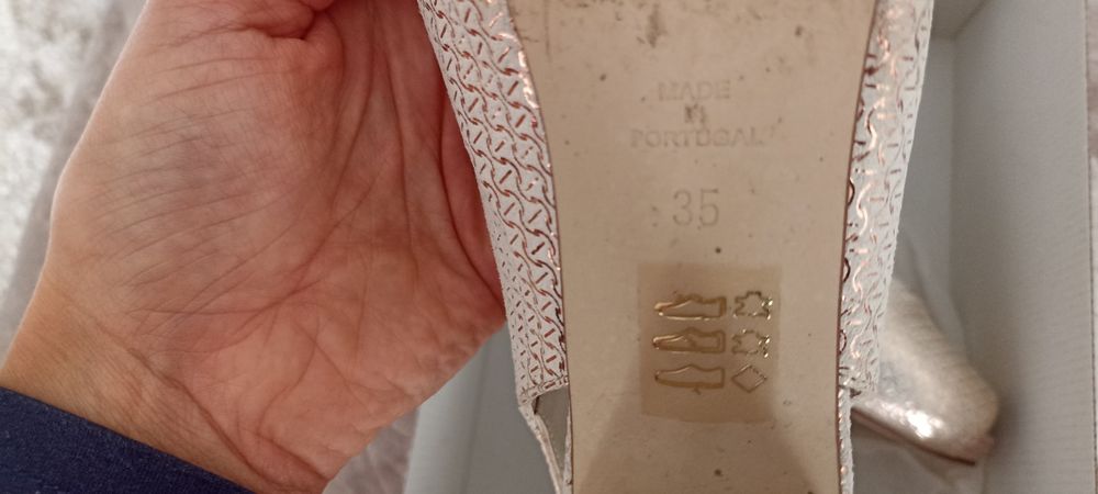 Sandália n°35 de Senhora Beige e dourado