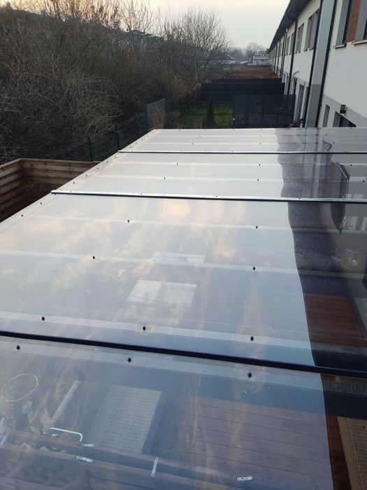 Pergola tarasowa drewniana z poliwęglanem litym lub komorowym, altana