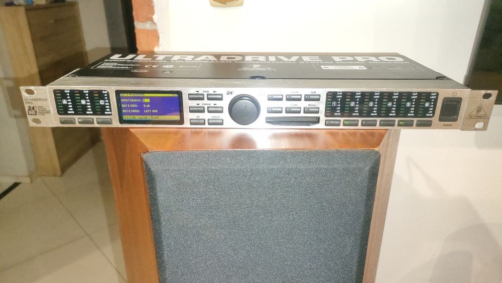 Behringer DCX 2496 PRO
