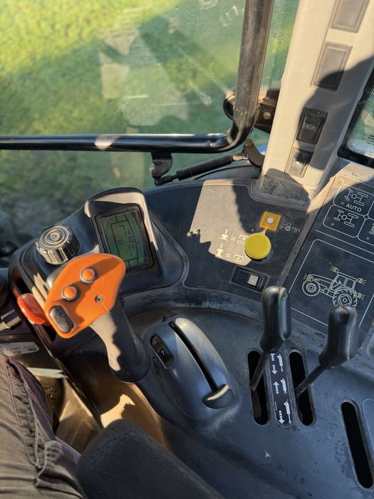 Tratot New Holland TM120