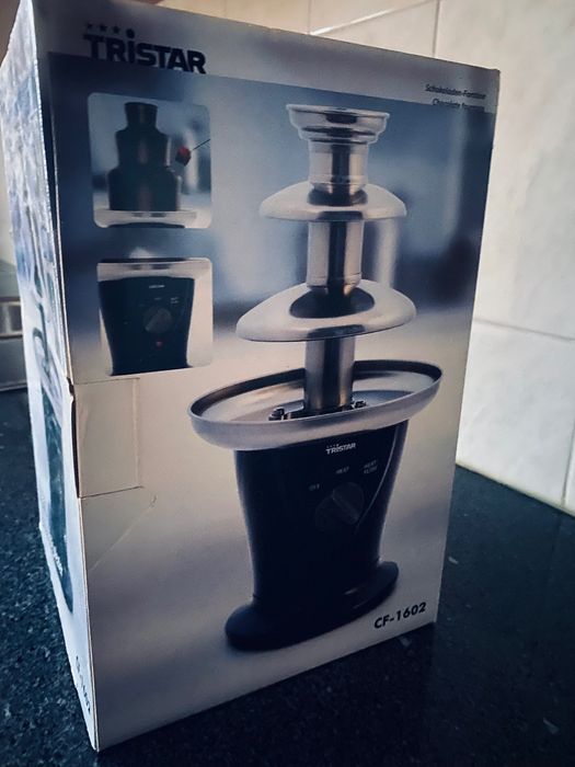 Fonte de chocolate em caixa