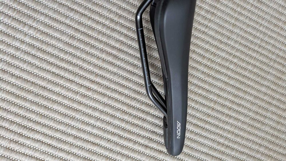 Selim de BTT Fizik Terra Aidon X3 de 145mm - NOVO