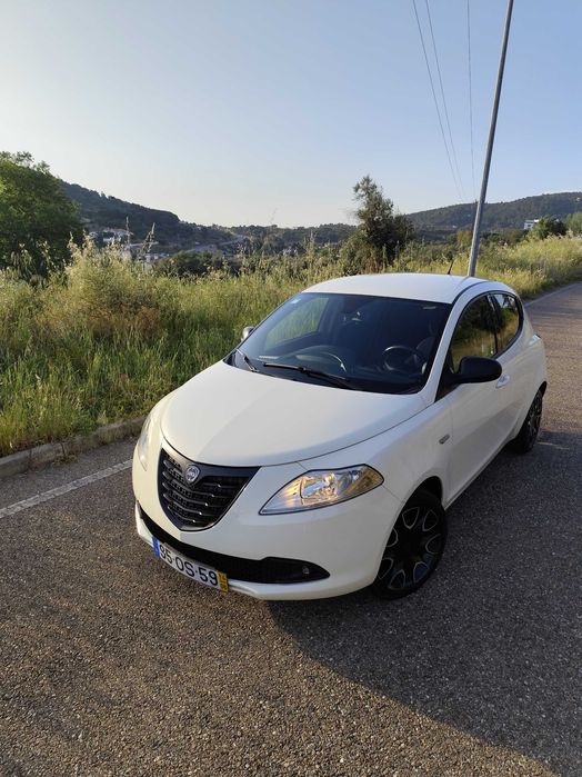 Lancia ypsilon 1.3 MultiJet Momo design