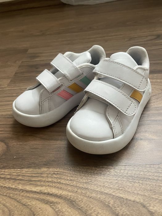 Дитячі кросівки adidas