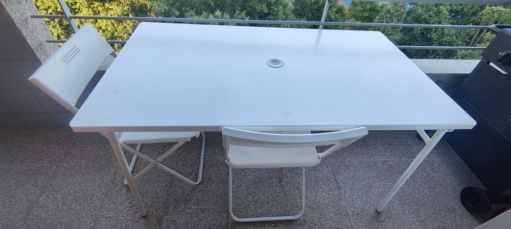 Conjunto de Jardim Leroy Merlin – Mesa + 2 Cadeiras Dobráveis Brancas