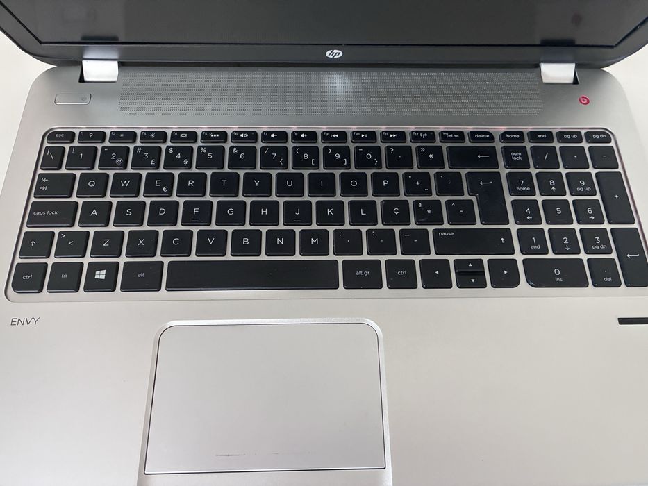 HP ENVY 15 — i7 / 8GB RAM / SSD 500 GB/ NVIDIA 2GB