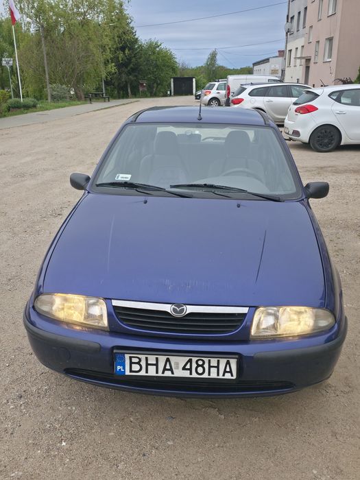 Samochód osobowy Mazda 121 benzyna niski przebieg