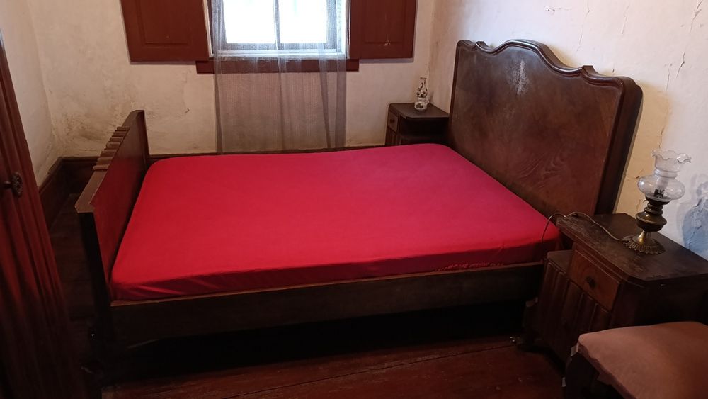 4 camas + 1 cómoda + 1 espelho