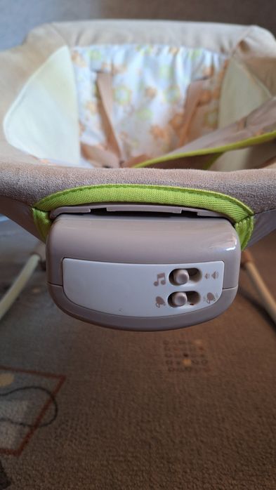 Продам музичну дитячу качельку або шезлонг