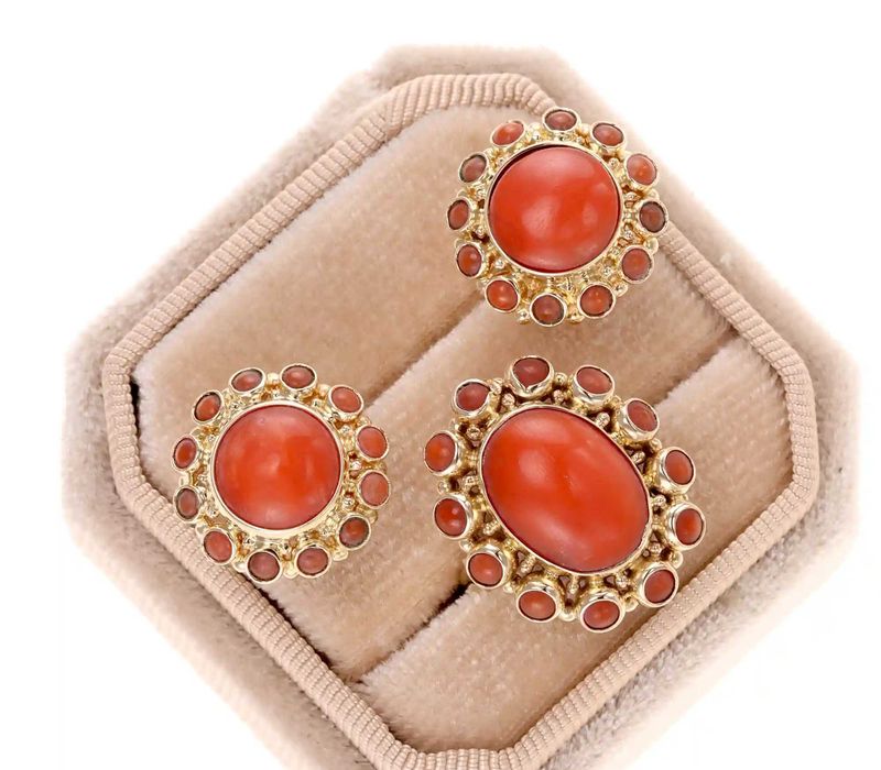 Pierścionek z naturalnym koralem mały rozmiar – złoto 585 - Złoty Irys