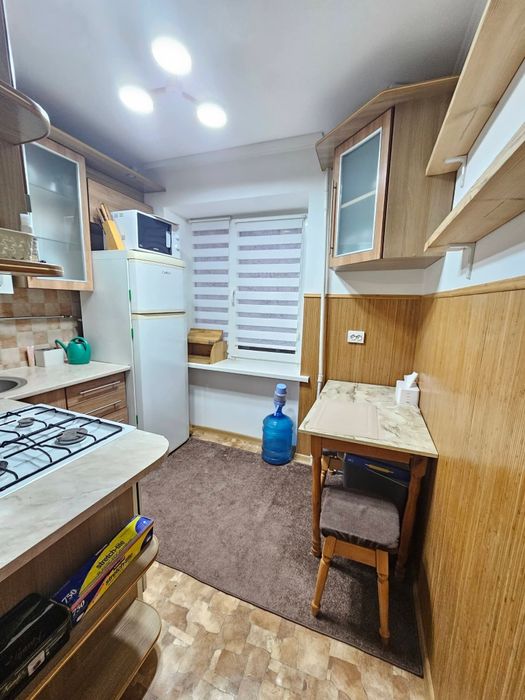 Продам 2-кім квартиру на другому поверсі