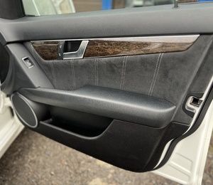 Перетяжка салону мікроавтобуса та легкових авто