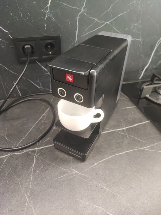 Кавомашина кавоварка Illy Y3.3 капсули 36 штук в подарунок