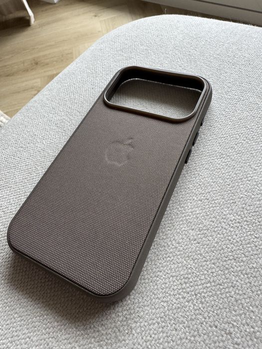 Nowe Etui Techwoven iPhone 18 Pro Beżowe