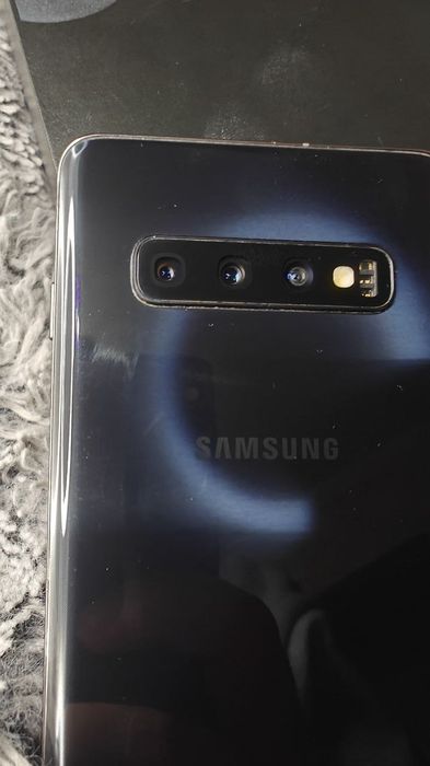 Samsung s 10 128gb. з чохлами.
