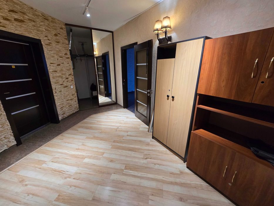 Вільна! Від власника! Продаж 4-к квартири вул. Раїси Окіпної 4. 5 пов.