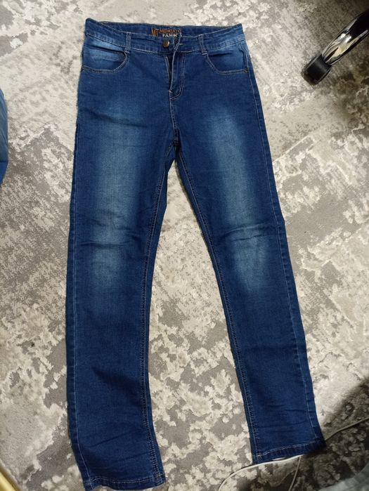 Продам джинси на хлопця