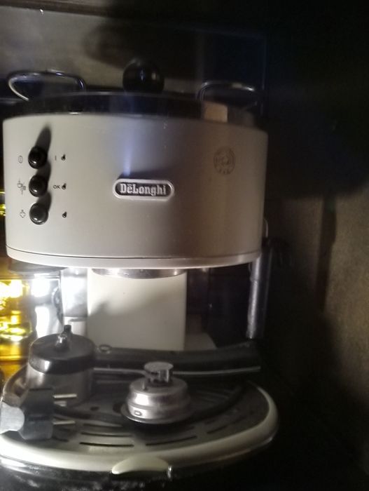 Продам кавоварку Делонгі бу з коробкою