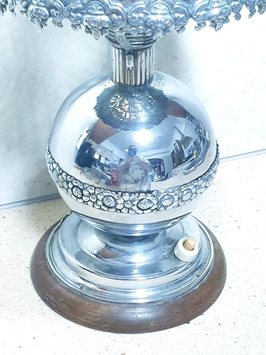 Invulgar candeeiro de mesa vintage cromado