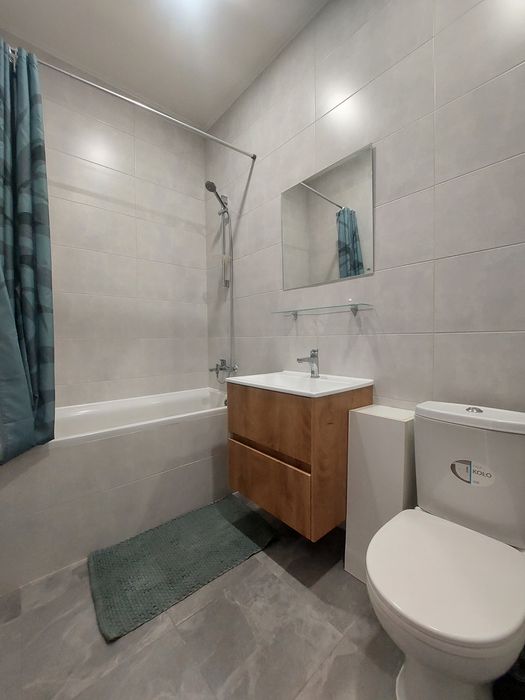 Продам 4к квартиру на Студентському бульварі