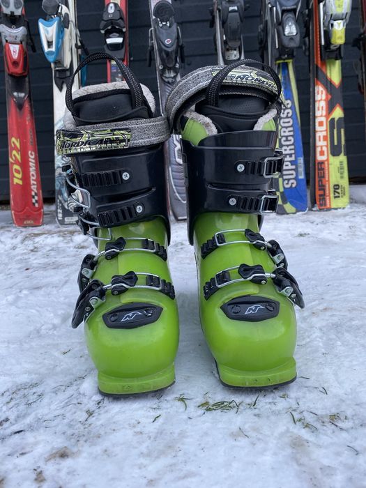 Лижні чоботи та лижі (боти)та тюбінг