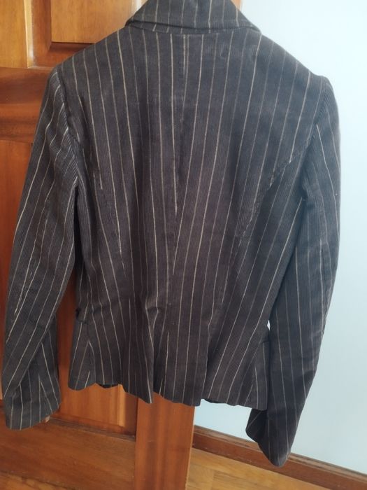 Blazer bombazize castanho com riscas douradas