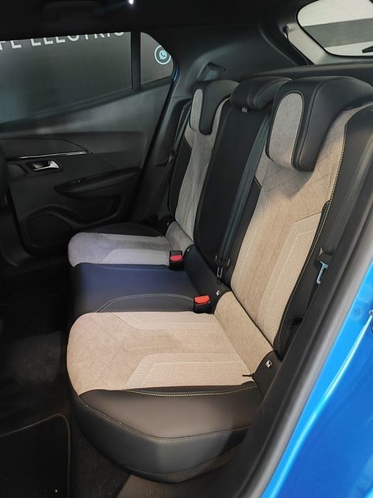Peugeot e-2008 50 kWh GT