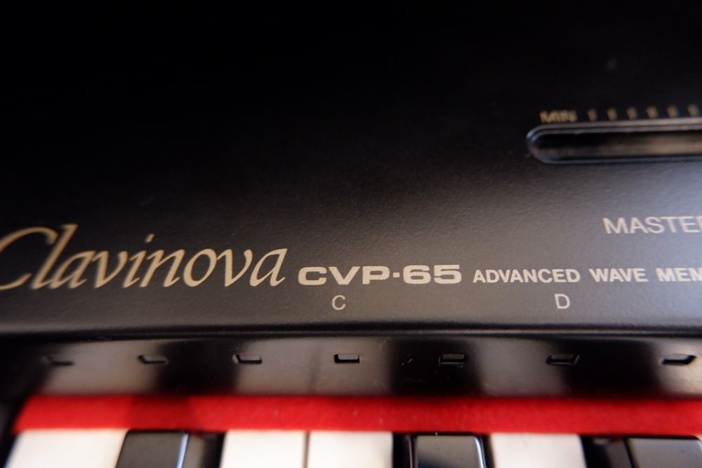 Vendo ou troco Yamaha clavinova CVP 65 pouco usado