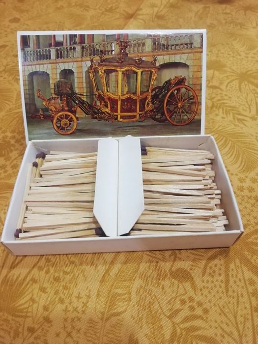 Caixas de fósforos alusivas aos coches.