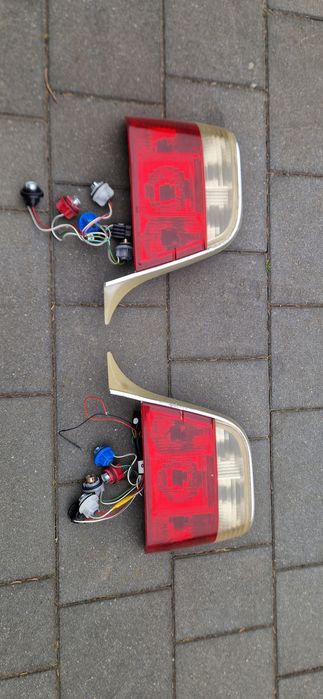 Tylne lampy e36 touring z oprawkami