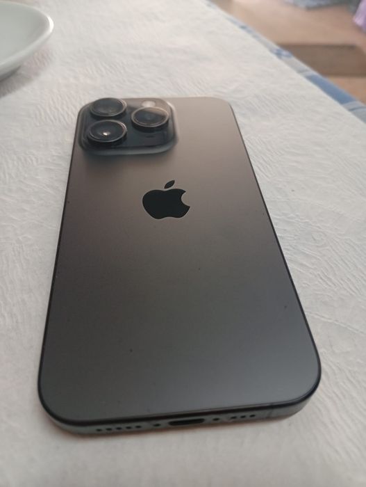 iPhone 15 pro muito bom de origem excelente compra
