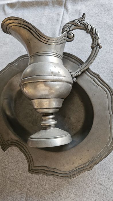 Gomil e prato em estanho