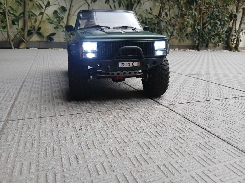 Crawler 1/10 com body cherokee