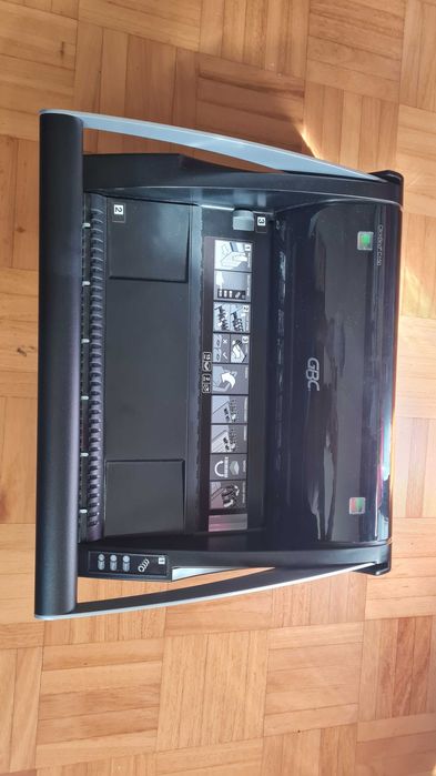 Máquina de encadernação