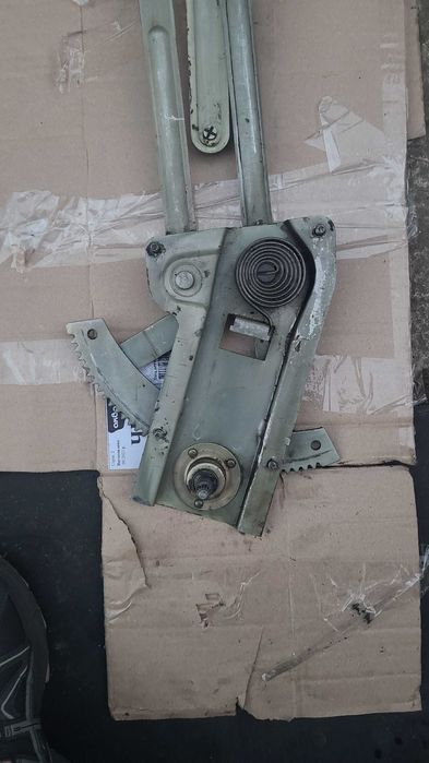 Стекло подъемник Таврия (правый передний)