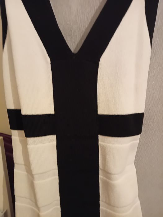 Vestido branco e preto Mango