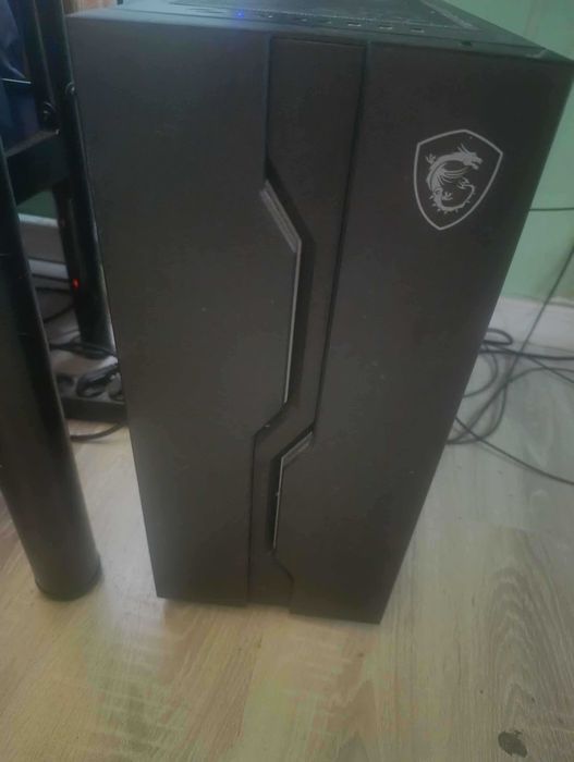 Komputer do gier Karta graficzna: AMD Radeon RX 9070 XT / Procesor: AMD Ryzen 5 5600