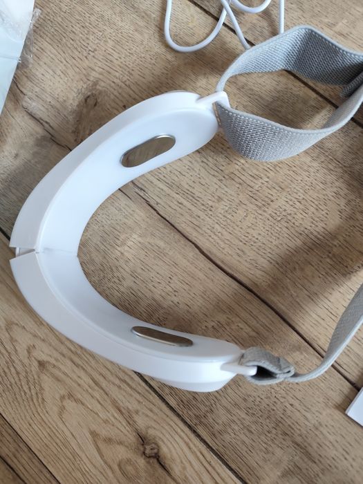 Urządzenie 3 w 1 remodelujace kontur twarzy Masażer V - Face