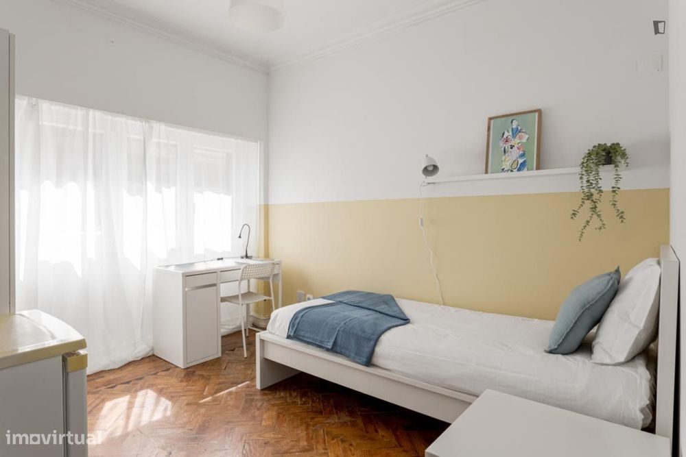 Quarto - localizado em Sete Rios Lisbon