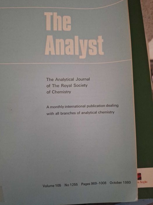 Livros antigos de capa dura sobre microbiologia