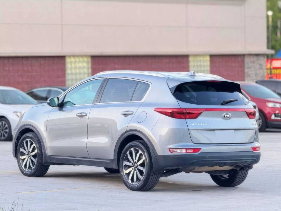 Kia Sportage EX      2019